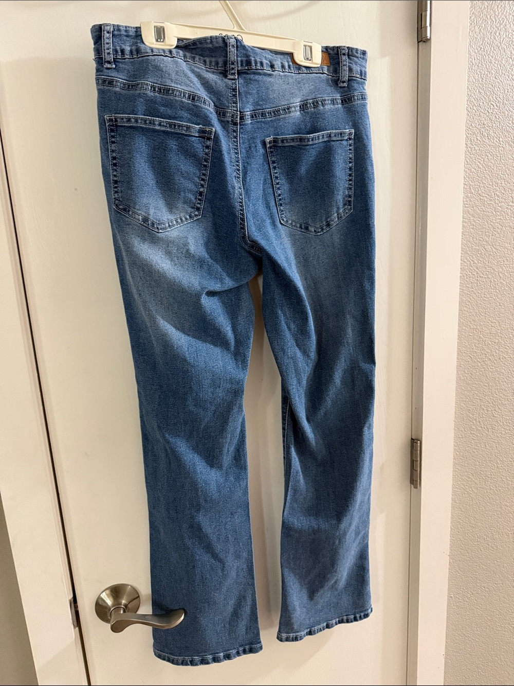 New Max Jeans with Rhinestone - Picture 3 of 6